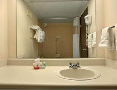 Plaza Hotel And Suites Pine Bluff Habitación foto