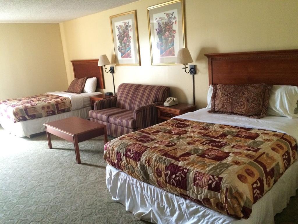 Plaza Hotel And Suites Pine Bluff Exterior foto